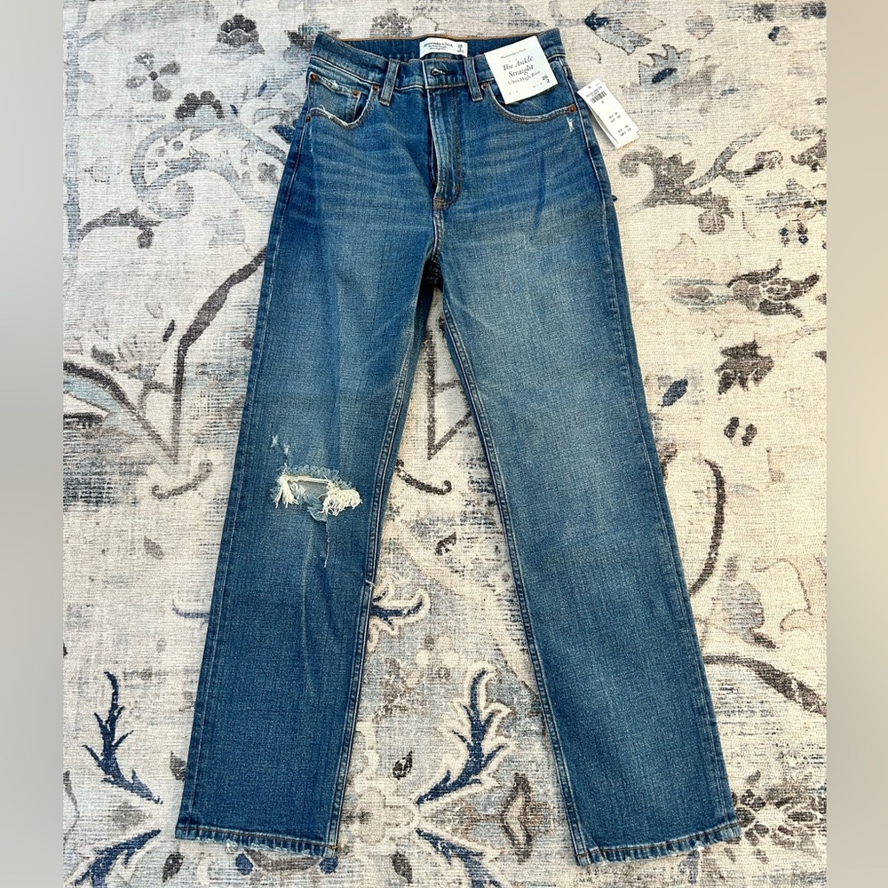 Abercrombie & Fitch Ultra High Rise Ankle Straight Jean (size 26) NWT